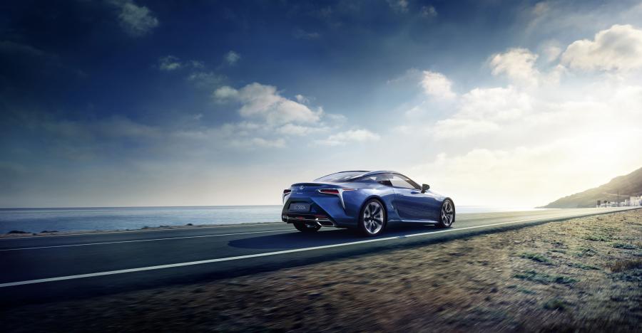  Lexus LC500h 2016 года  (EU) (фото 12 из 79)